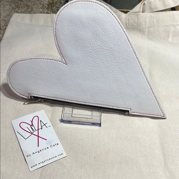 LuLA by Angelica Cota I HEART LuLA White Italian Lamb Leather Heart Clutch NWT - Picture 3 of 9